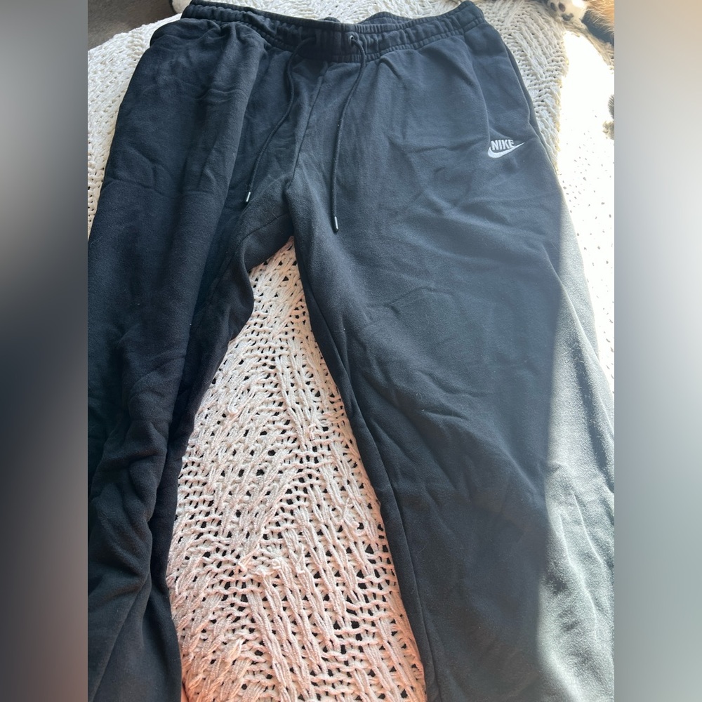 Nike joggers. size large